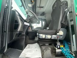 MAN TGX 26.440 Abrollkipper HYVA 20.60.S