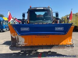 Unimog U400 238PS Winterdienst + Streuer + 3m Schild