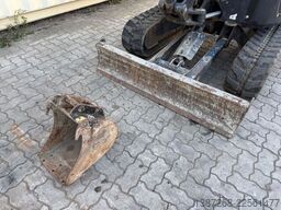 BOBCAT E26 / 2021 BJ / 2 x Löffel / 1.665 H