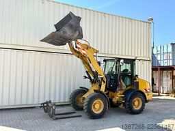 CATERPILLAR 908M / 2015 BJ / 7.656 H / Schaufel + Gabel