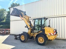 CATERPILLAR 908M / 2015 BJ / 7.656 H / Schaufel + Gabel