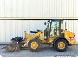 CATERPILLAR 908M / 2015 BJ / 7.656 H / Schaufel + Gabel