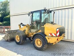 CATERPILLAR 908M / 2015 BJ / 7.656 H / Schaufel + Gabel