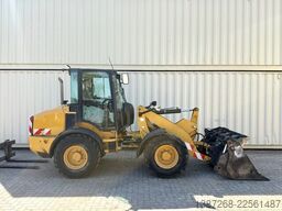 CATERPILLAR 908M / 2015 BJ / 7.656 H / Schaufel + Gabel