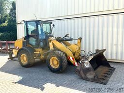 CATERPILLAR 908M / 2015 BJ / 7.656 H / Schaufel + Gabel