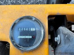 Jungheinrich EFG D1.0 Electric Forklift w/ Charger