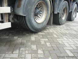 Renders ROC 16.30 Droge stoffen oplegger Met DAF XF