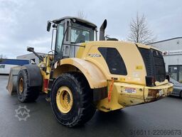 New Holland W270B