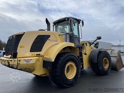 New Holland W270B