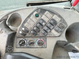 New Holland W270B