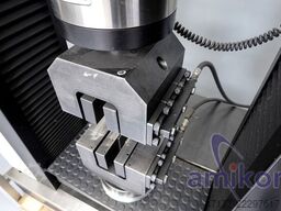Instron 4507 Universalprüfmaschine 200 kN