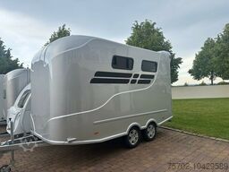 Steinsberger 3 Pferdeanhänger mit Bett