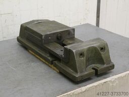 unbekannt Spannweite  208 mm