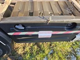 VAN HOOL Tankchassis mit Tankcontainer