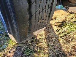 VAN HOOL Tankchassis mit Tankcontainer