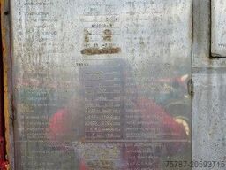 SCHMITZ CARGOBULL Tankchassis mit Tankcontainer, 375.678 Km