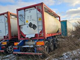 SCHMITZ CARGOBULL Tankchassis mit Tankcontainer