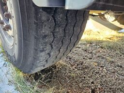 SCHMITZ CARGOBULL Tankcontainer Chassis+Tankcontainer  Schwallwand