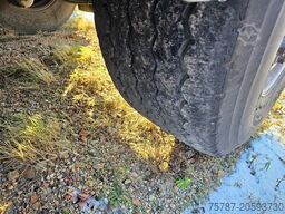 SCHMITZ CARGOBULL Tankcontainer Chassis+Tankcontainer  Schwallwand