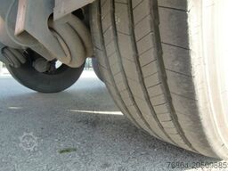 SCHMITZ SKO 24 KüHLAUFLIEGER, CARRIER VECTOR 1550 LIFTACHSE