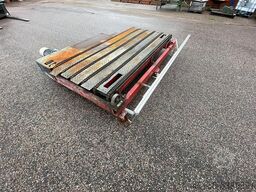 Board pack aligner 