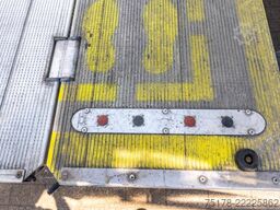 RENAULT D14 250 + DHOLLANDIA