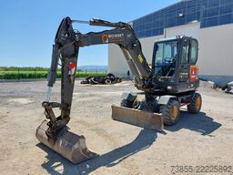 Volvo EW60E with 5 buckets