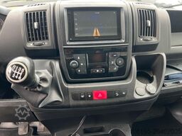 PEUGEOT Boxer 2,2 Blue-HDI Maxi Koffer Hebebühne