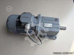 Lenze GST04-2MVBR-071C32 MDEMA1M071-32 0,37 kW 112 obr./min 31 Nm i=12,57