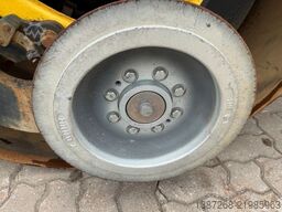 BOMAG BW174AP-4i AM / 2015 BJ / Streuer