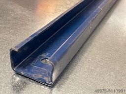 Mecalux / Länge: 851 mm / C40x25x8mm / Maß Mitte-Mitte-Bohrloch 795 mm / blau