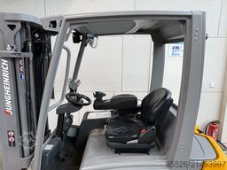 Jungheinrich EFG 320 / AKKU 2019 - 82 %