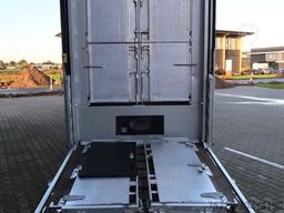 Volvo FH with a 7.30M cuppers box, 54.5 m². Nice Truc...