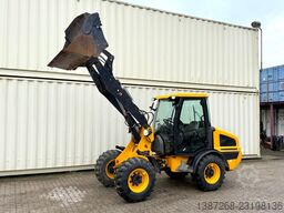 JCB 407 / 2018 BJ / 1.949 H / Klappschaufel
