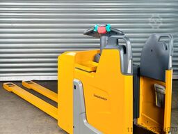 Jungheinrich ERE 225 - 2.400mm Gabeln- Service Neu-Batterie 80%