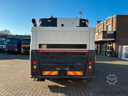 LIEBHERR Mobilkran LTC 1050-3.1 50t Kran hat nur 3300 h