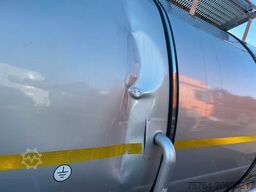 KÄSSBOHRER 32m² V2A Bitumentankauflieger /leicht beschädigt