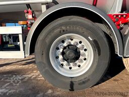 KÄSSBOHRER 32m² V2A Bitumentankauflieger /leicht beschädigt