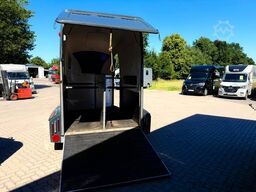 HUMBAUR STX Trailer mit Sattelkammer