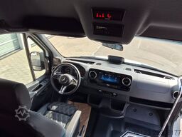 MERCEDES-BENZ 519  Allrad 4 x 4 Lagerfahrzeug Stock 20 Sitzer