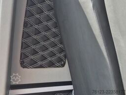 MERCEDES-BENZ 519  Allrad 4 x 4 Lagerfahrzeug Stock 20 Sitzer