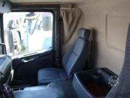 Scania P230 + thermo king + lift