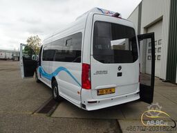 MERCEDES-BENZ eSprinter 14 Sitze Electric Range: 300 km