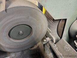 UNBEKANNT mit Polierscheibe