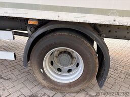 DAF LF 55.250 + lift + euro 5
