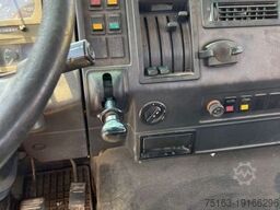 MAN F2000 27.342 6x4 Abrollkipper mit Kran