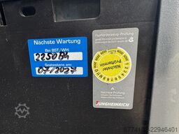 Jungheinrich EFG113 + Ladegerät 3698 (ist hinter 3699) --EK