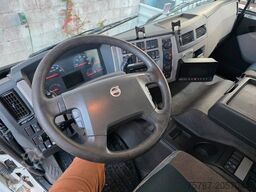 VOLVO FE 320 6x2/4 Abroller mit Cont. + Kran HMF 1820