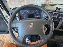 VOLVO FE 320 6x2/4 Abroller mit Cont. + Kran HMF 1820