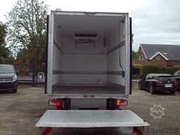 Mercedes-Benz sprinter 319 frigokoffer carrier